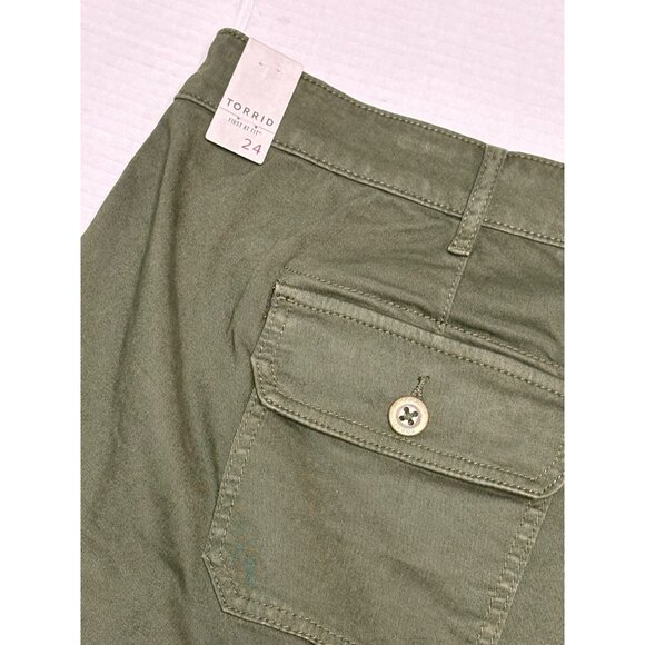Torrid Womens Size 24 Green Button Fly Shorts Pockets High Rise Stretch New - Picture 4 of 7